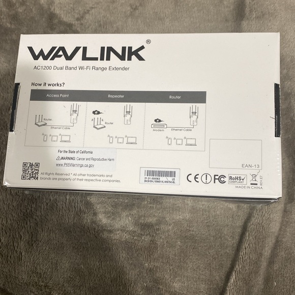WAVLINK AC1200 Dual Band Wi-Fi Range Extender - Picture 3 of 4